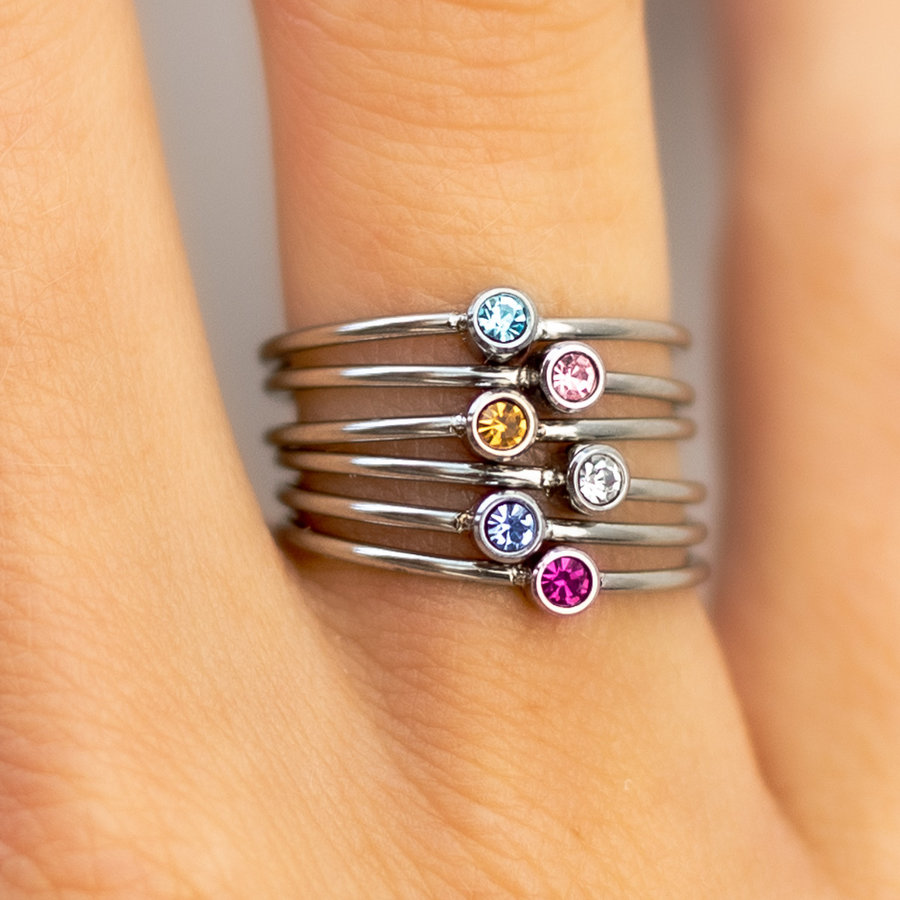 My Bendel Fine ring with fuchsia glasstone, made of beautiful long-lasting stainless steel