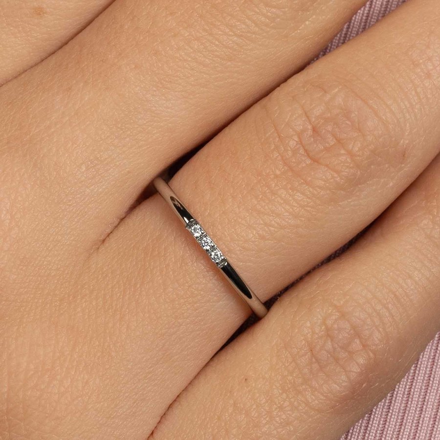 My Bendel  Feiner Edelstahlring mit drei Zirkonoxidsteinen