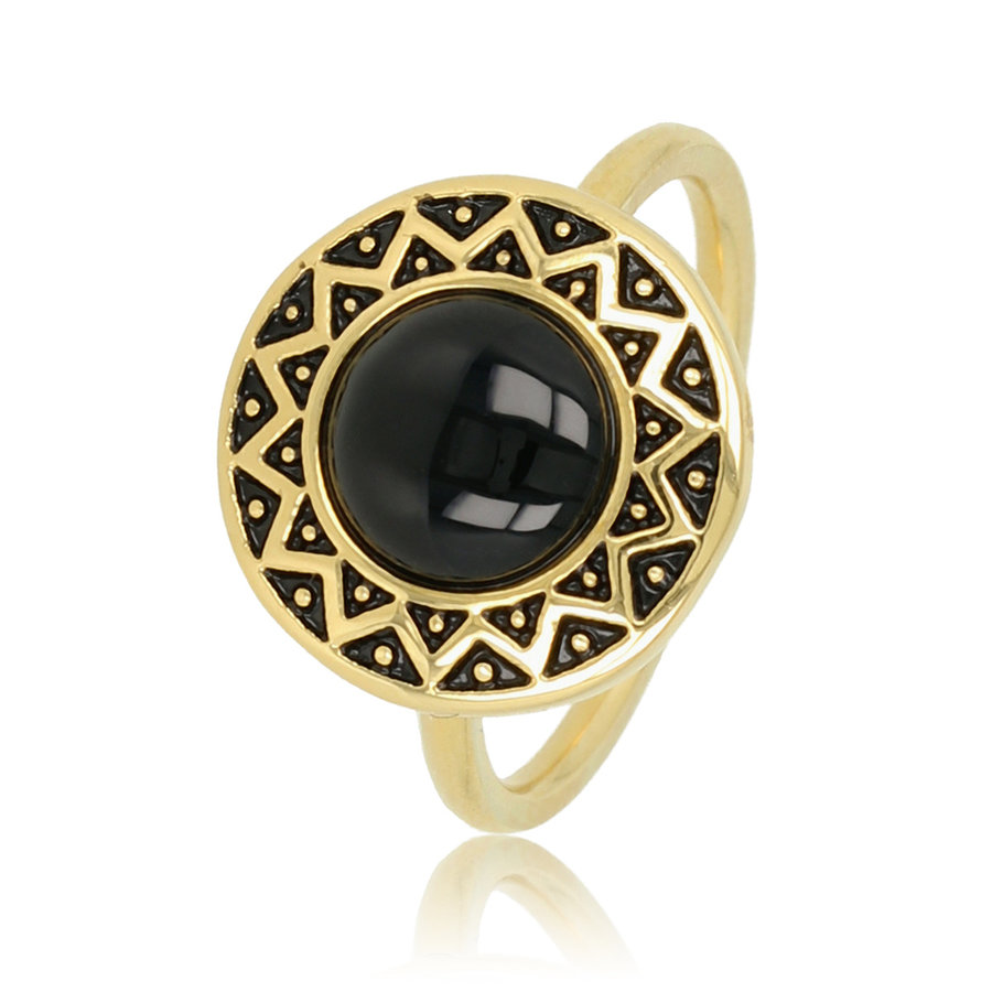 My Bendel The deep black Onyx stone in combination with the vintage design gives this ring a beautiful look.