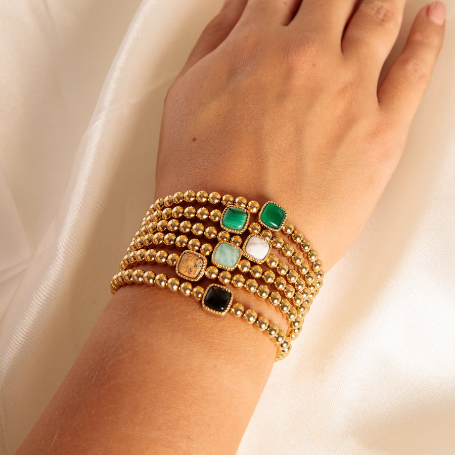 My Bendel Stijlvolle elastische armband met Green Agate edelsteen. Luxe uitstraling door stainless steel afwerking die niet verkleurt. Perfect voor elke gelegenheid. # VI5103/M