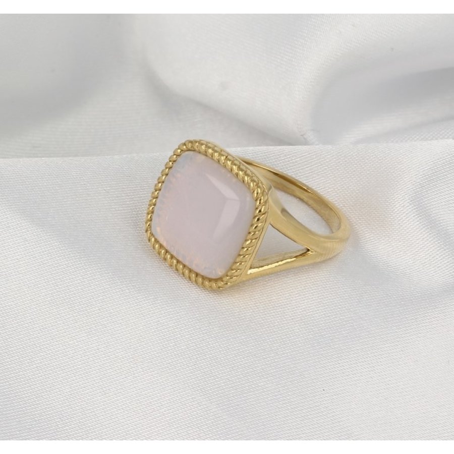 My Bendel Ring Gold mit White Quartz Stein