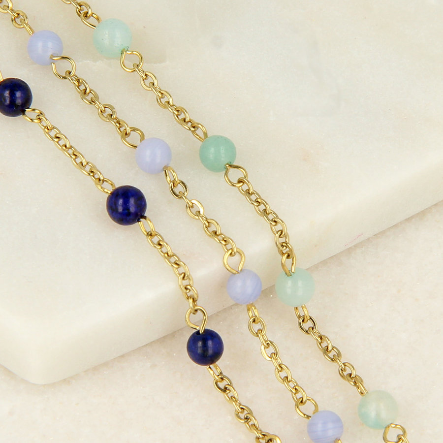 My Bendel Verfijn je stijl met deze gouden armband, versierd met Lapis Lazuli. Perfect voor een zomerse look. Minimalistisch en elegant. # VI5543