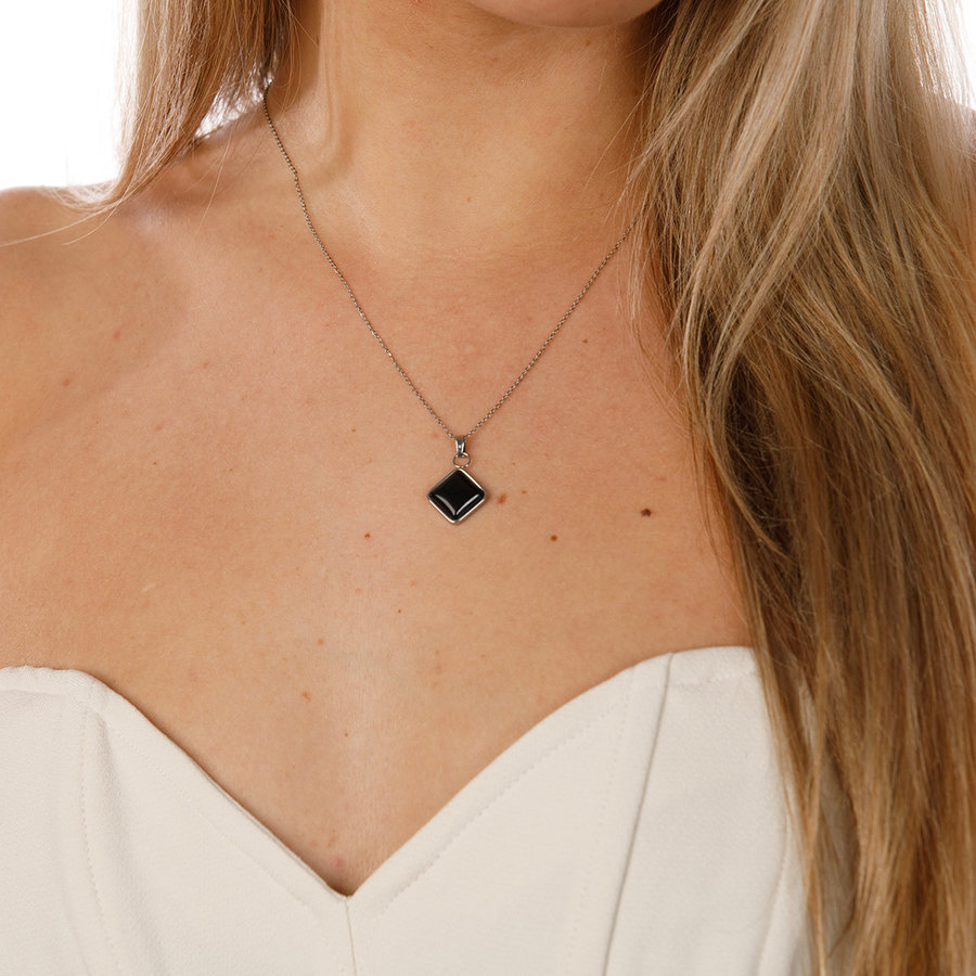 My Bendel Unique combination of a silver-coloured link chain with a diamond silver-coloured Onyx pendant