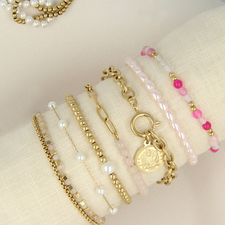 My Bendel Elastisches Goldarmband mit ovalen rosa Perlen