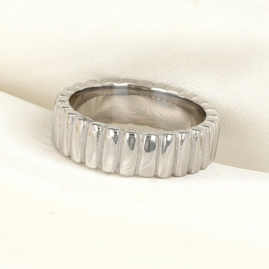 My Bendel Silver colored ring with ridges