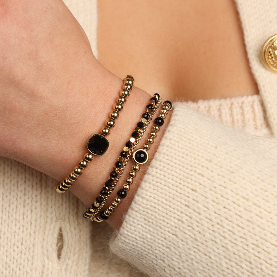 My Bendel Gouden dubbele armband met zwarte glasstenen. Elegantie en schittering verenigd. Laat je pols stralen in tijdloze schoonheid. # PO2333