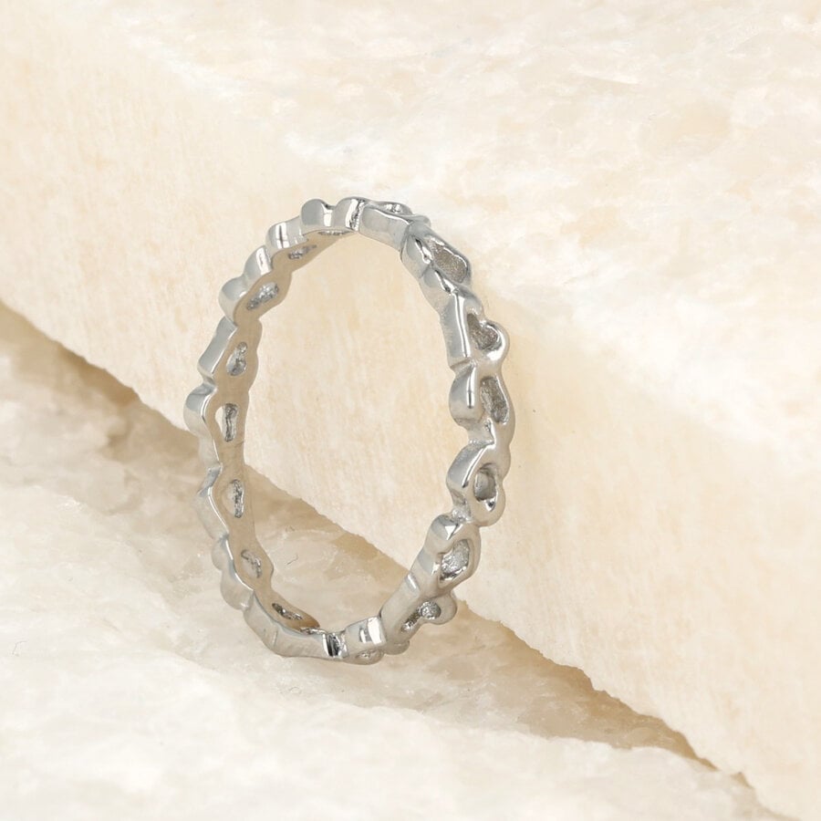 My Bendel Elegante zilveren ring met open hartjespatroon, 3,5 mm Stainless steel. Blijft mooi, verkleurt niet. 1 jaar garantie.