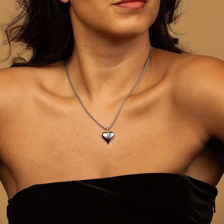 My Bendel 470 mm ketting met harten bedel in stainless steel. Straalt liefde en elegantie uit. Combineer voor een persoonlijke look. My Bendel.