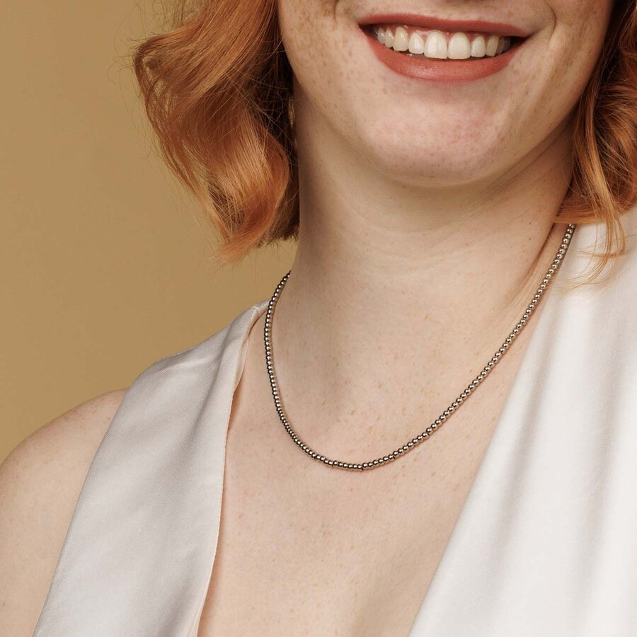 My Bendel Elegante edelstalen damesketting met 3 mm zilveren balletjes, 44 cm. Tijdloos design, glanzende afwerking. Voor elke gelegenheid. My Bendel.