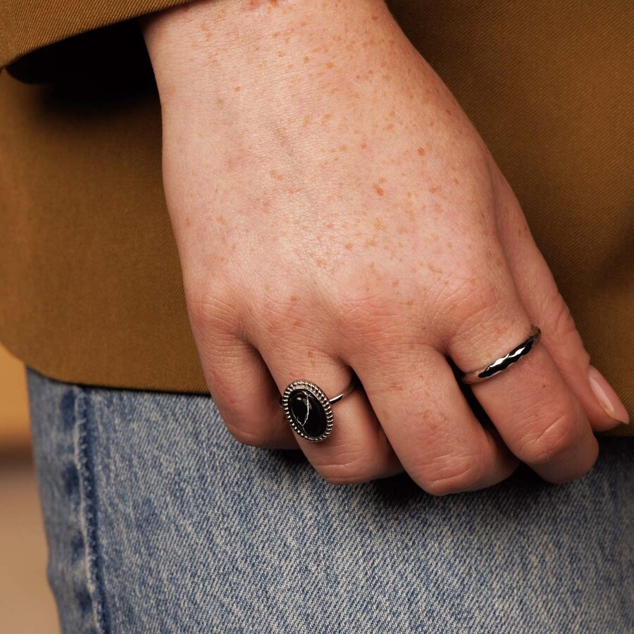 My Bendel Vintage edelstalen ring met 12mm zwarte marmeren steen. Tijdloos en stijlvol. 1 jaar garantie.