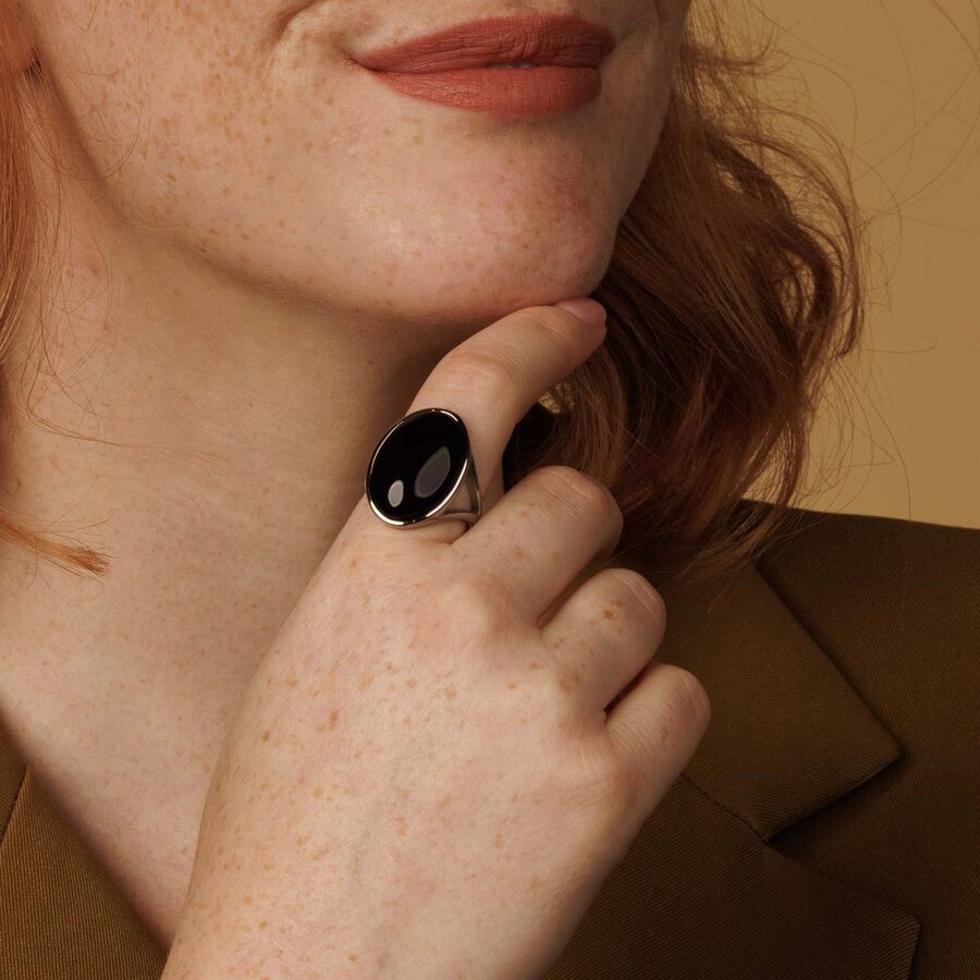 My Bendel Zilveren statement ring met Onyx edelsteen voor innerlijke kracht en stijl. Gratis verzending. 1 jaar garantie.