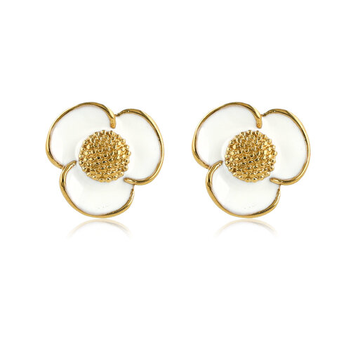 My Bendel Stralende Gouden Oorsteker met Witte Epoxy Bloemendetail