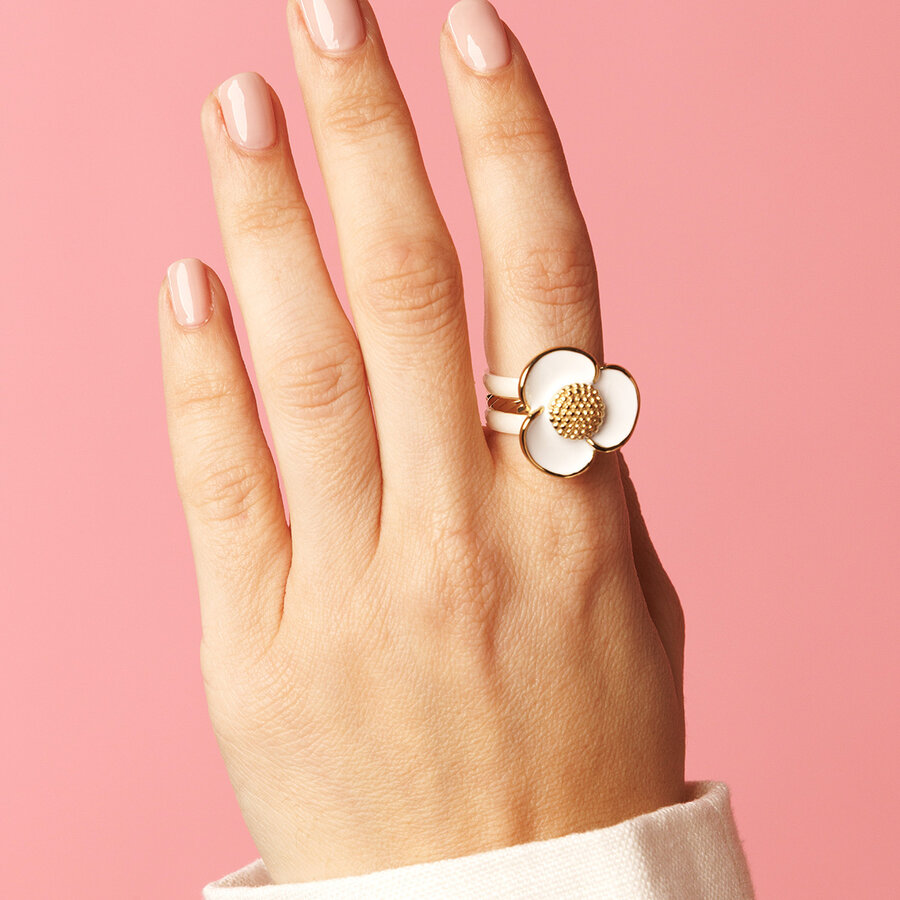 My Bendel Gouden bloem ring met wit epoxy, 20 mm, speels en stijlvol. Perfect voor elke outfit. 1 jaar garantie.