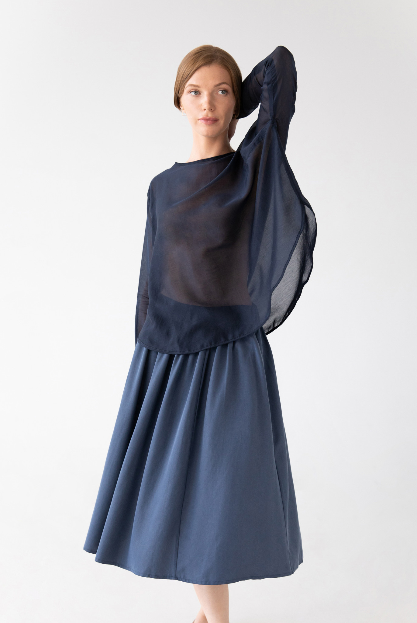 Shirt with round hem made of silk blend - blue-3