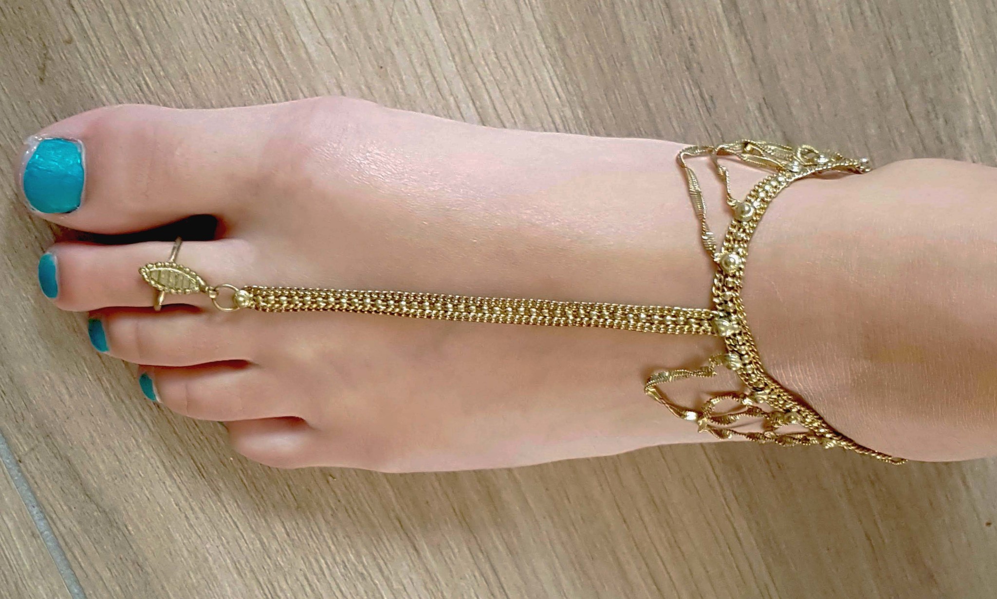 Ankle / foot bracelet with adjustable ring - gold