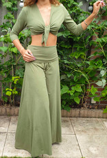 Yoga pants in olive green