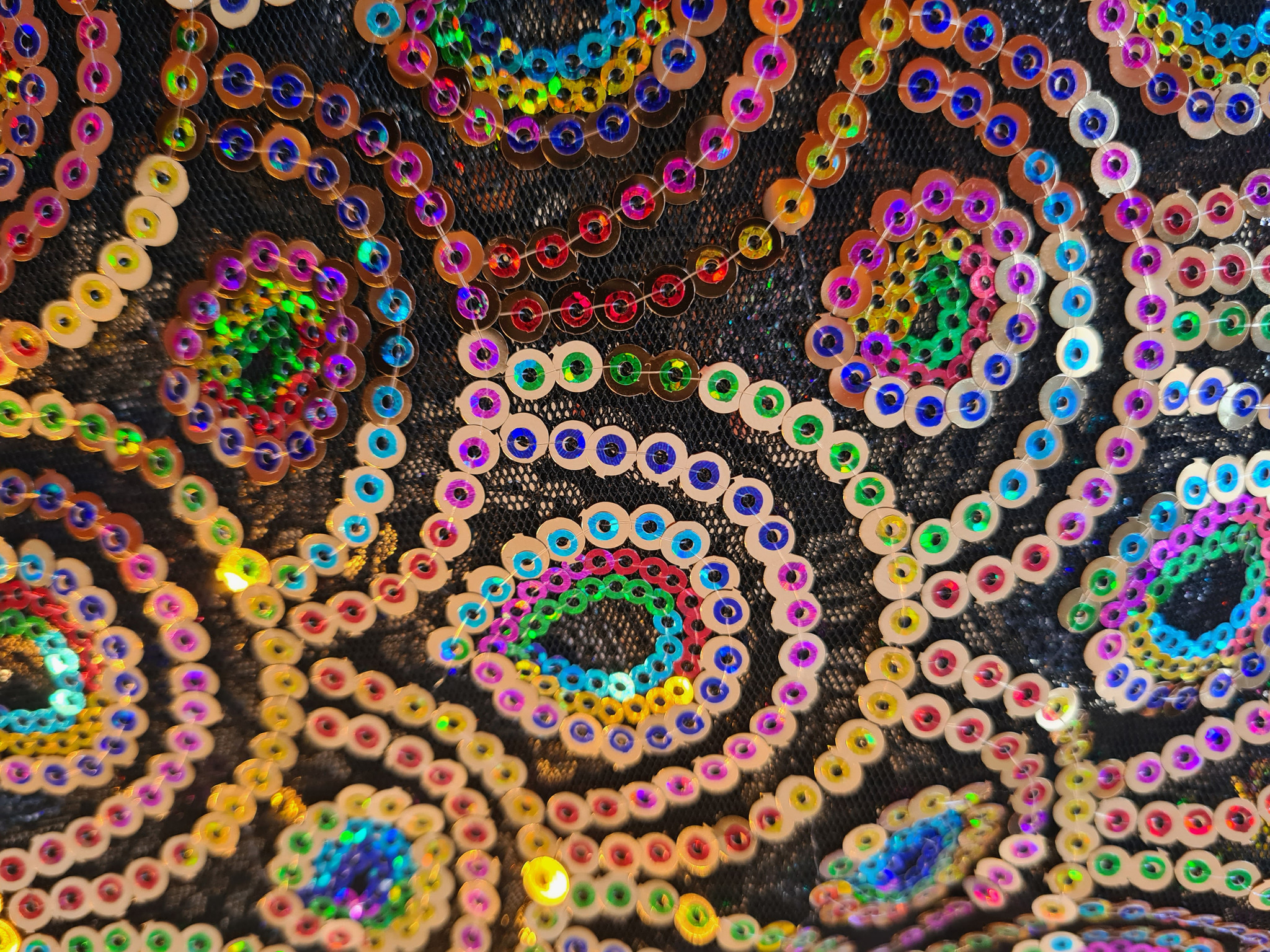 New; Hip scarf 'peacock' black gold