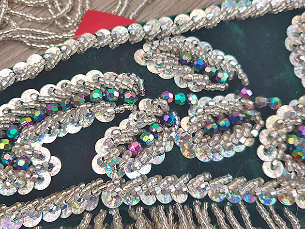 Samtkostüm BH, Gürtel, und Schmuck