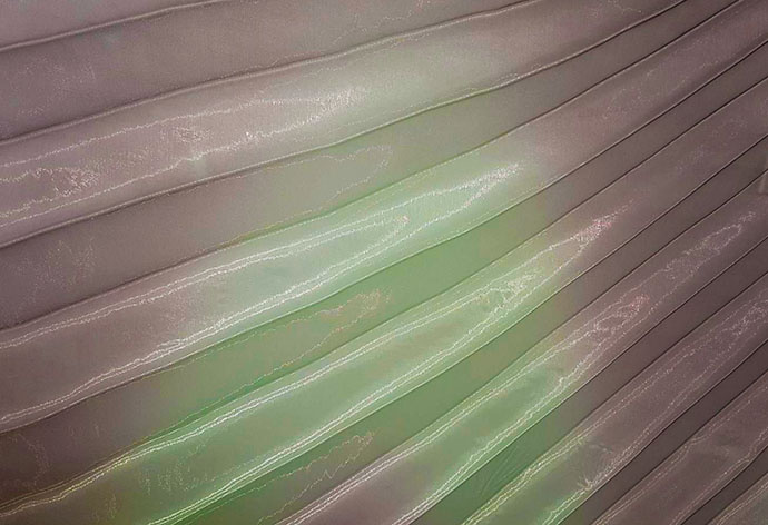Isis Wings in bordeaux/grün organza