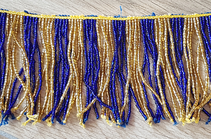 Perlenkette mit Fransen in Blau/Silber oder gold mit vielen Perlen