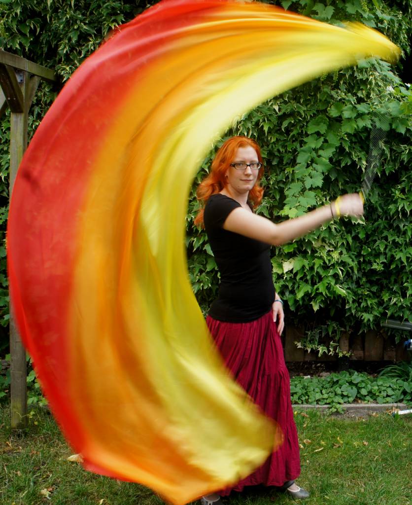 Bauchtanz Poi aus Seide in rot orange gelb