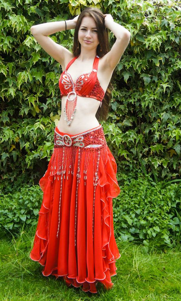 Belly dance costume Malika in red - Bellydance webshop Majorelle