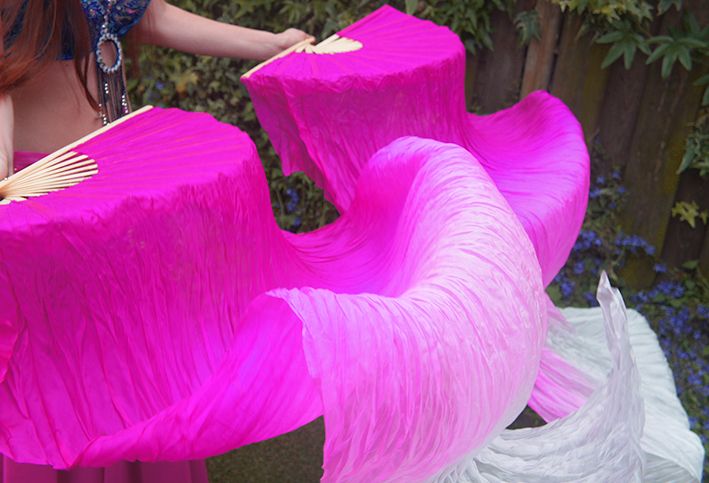 Fächerschleier / Fan-Schleier aus Seide in fuchsia Farbverlauf