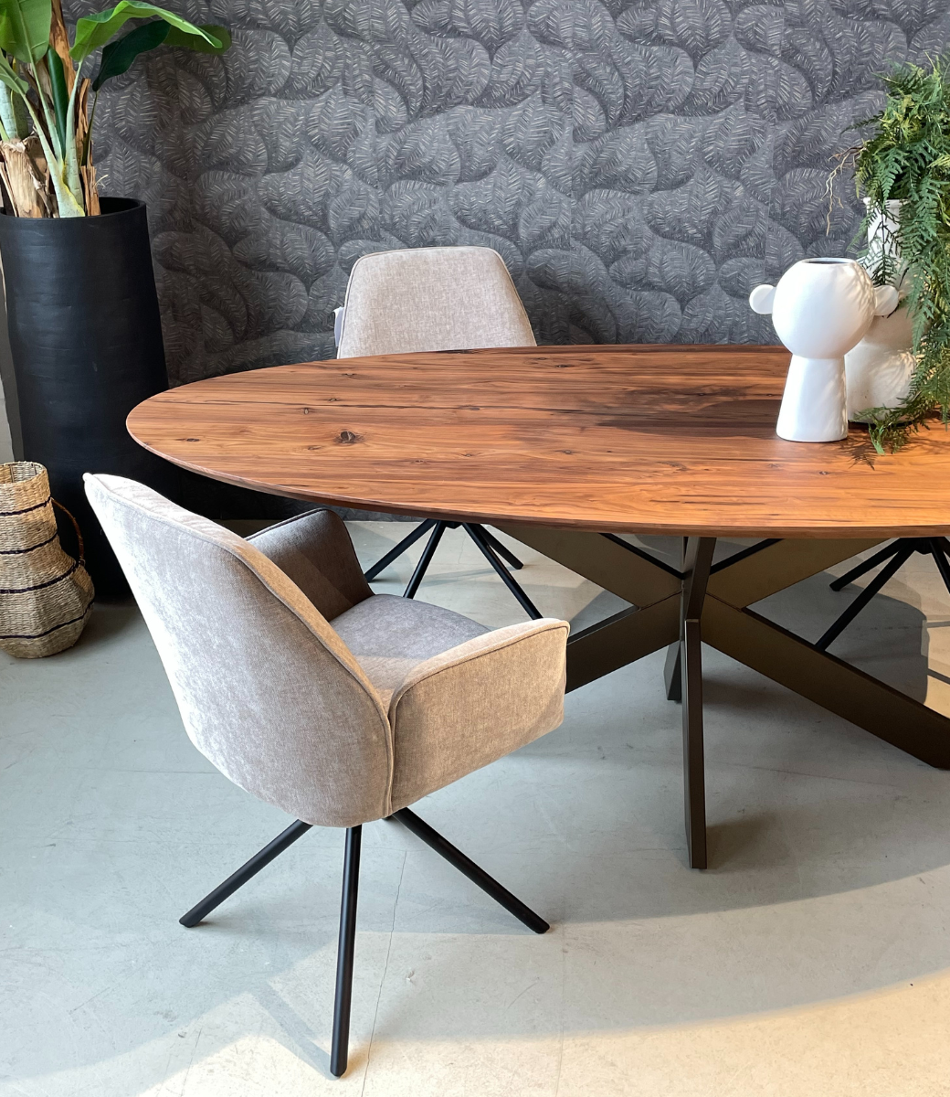 Eettafels van Notenhout