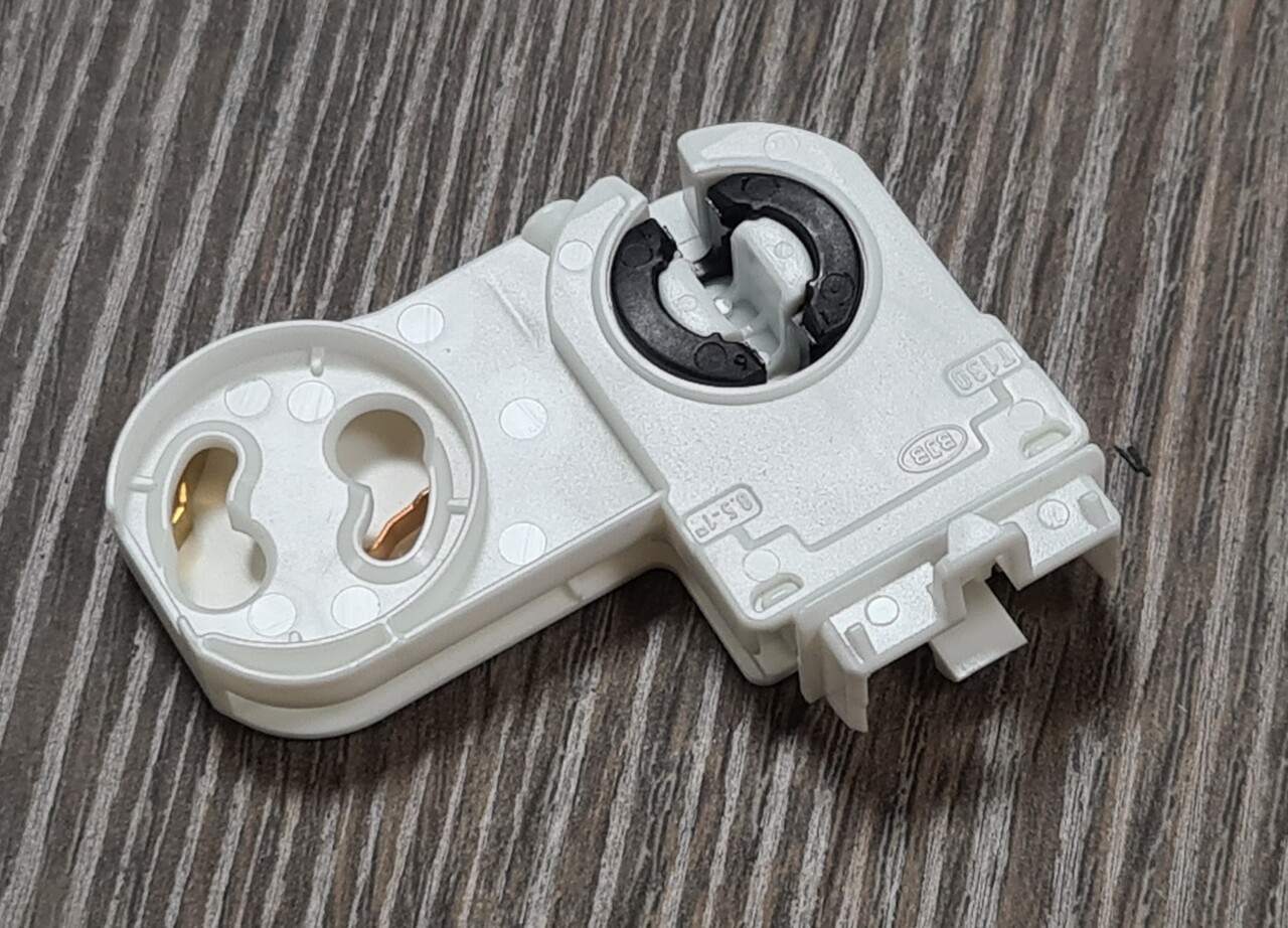 Hapro Lamp base 20mm with starter holder