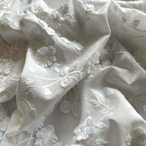 Cotton Batiste Embroidered 4507 - white Cotton Batiste Embroidered 4507 - white