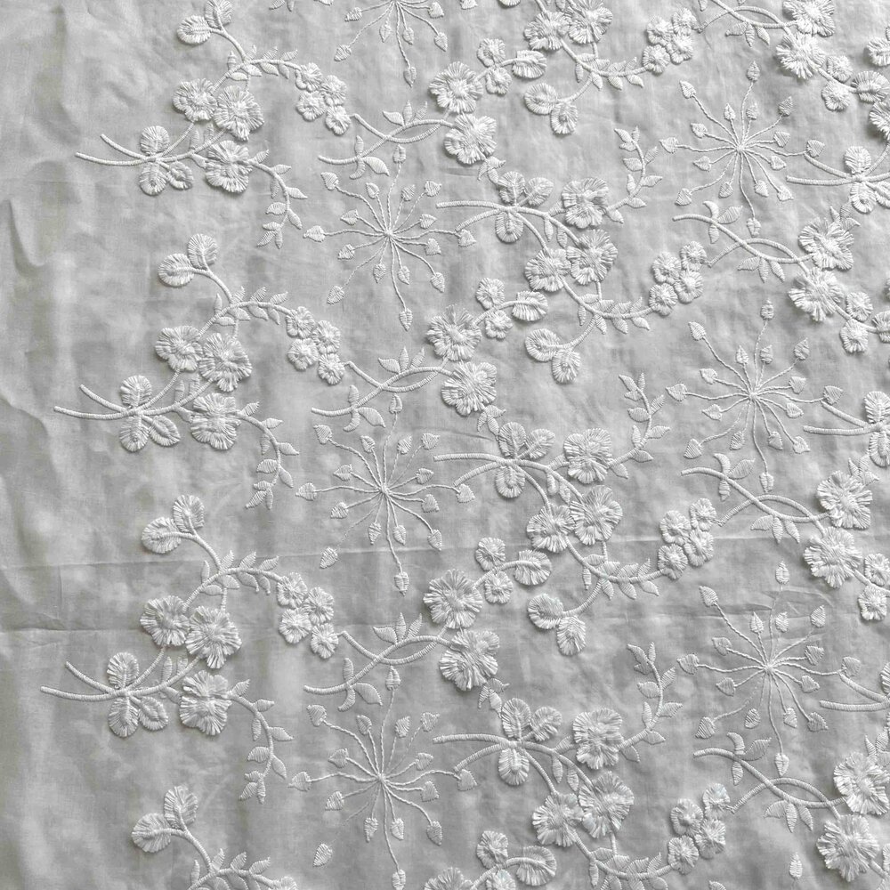 Batiste de coton brodée 4507 - blanche Batiste de coton brodée 4507 - blanche
