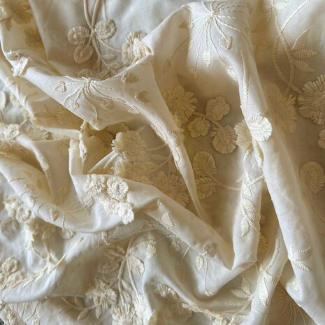 Baumwollbatist bestickt 4508 – creme Baumwollbatist bestickt 4508 – creme