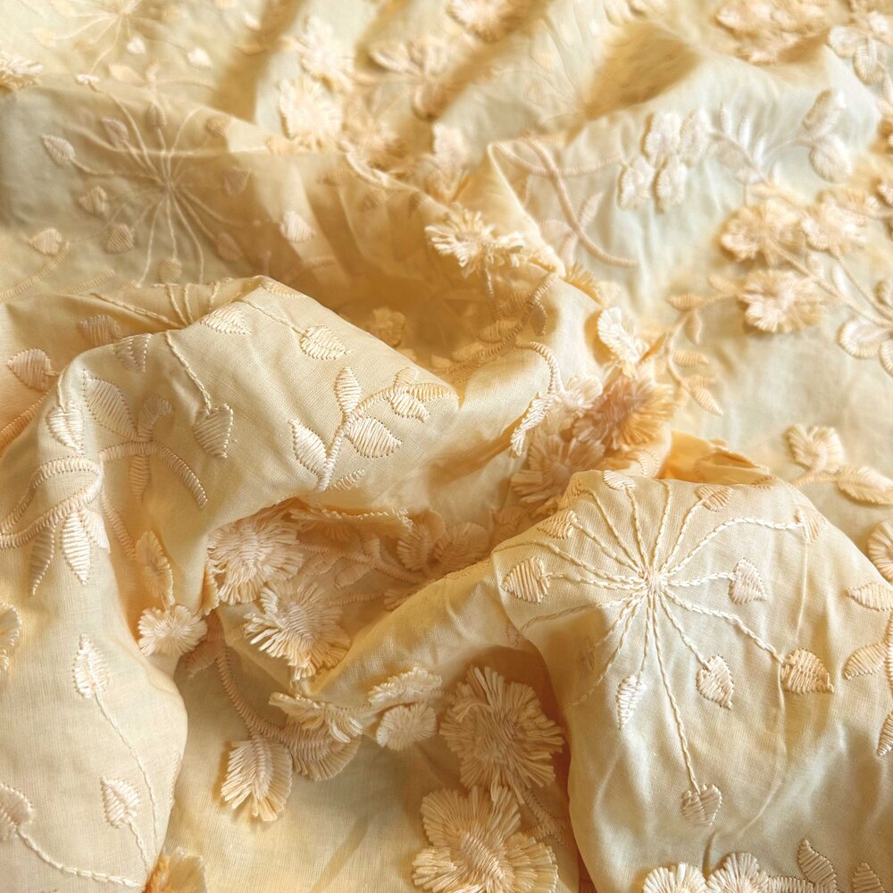 Katoen Batist Geborduurd 4515 - geel