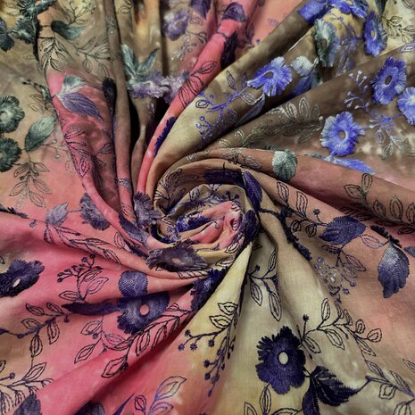 Baumwollbatist bestickt 4882 Baumwollbatist bestickt 4882