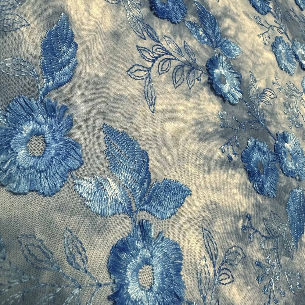 Baumwollbatist bestickt 4884 Baumwollbatist bestickt 4884