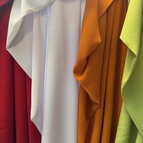 Uni geprägter Chiffon