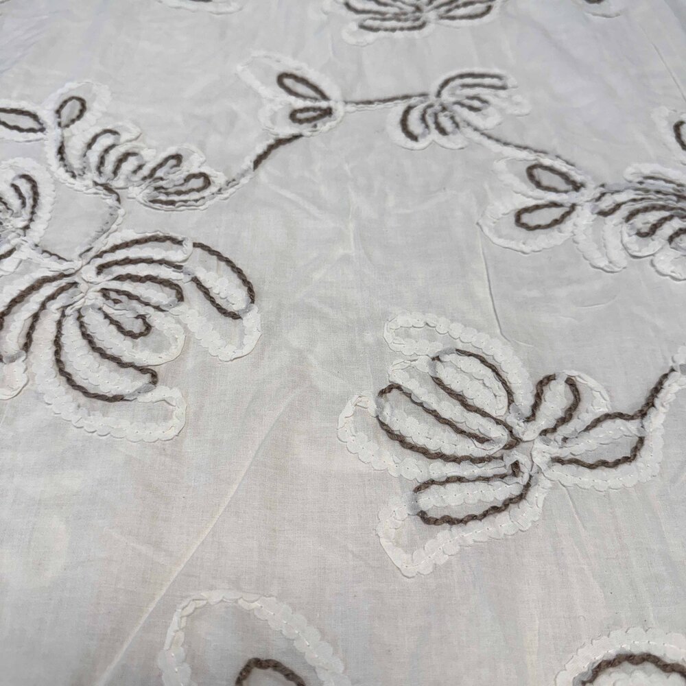 Batiste de coton brodée 5469