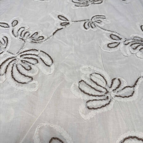 Batiste de coton brodée 5469