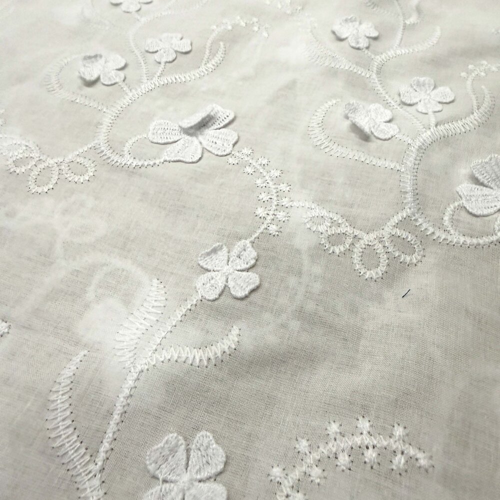 Katoen Batist Geborduurd 5503 - crème Katoen Batist Geborduurd 5503 - crème