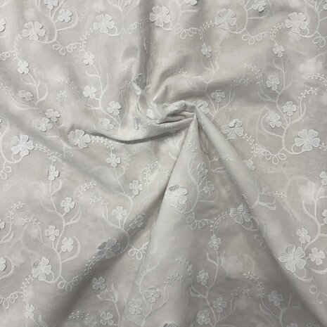 Embroidered Cotton Batiste 5503 - cream Embroidered Cotton Batiste 5503 - cream