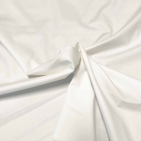 Cotton poplin 5532 - warm white Cotton poplin 5532 - warm white
