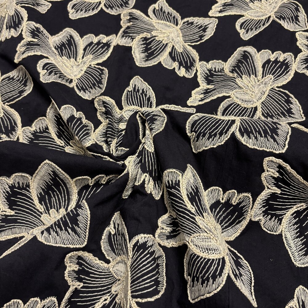 VJ COUPON - Katoen Batist Geborduurd donkerblauw 5485 125X150CM VJ COUPON - Katoen Batist Geborduurd donkerblauw 5485 125X150CM
