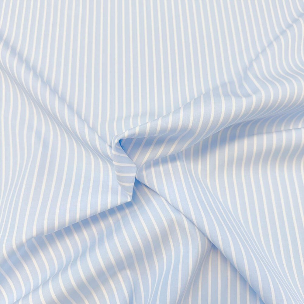 Katoen Poplin 5567 - licht blauw/wit gestreept Katoen Poplin 5567 - licht blauw/wit gestreept