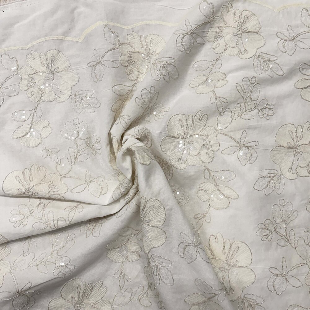 VJ COUPON - Cotton Batiste Embroidered 5504 125X140CM VJ COUPON - Cotton Batiste Embroidered 5504 125X140CM