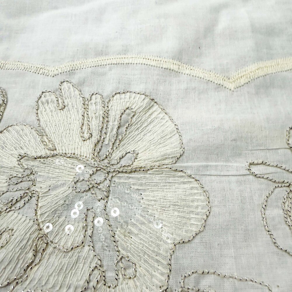 VJ COUPON Katoen Batist Geborduurd 5504 115+60 X140CM VJ COUPON Katoen Batist Geborduurd 5504 115+60 X140CM
