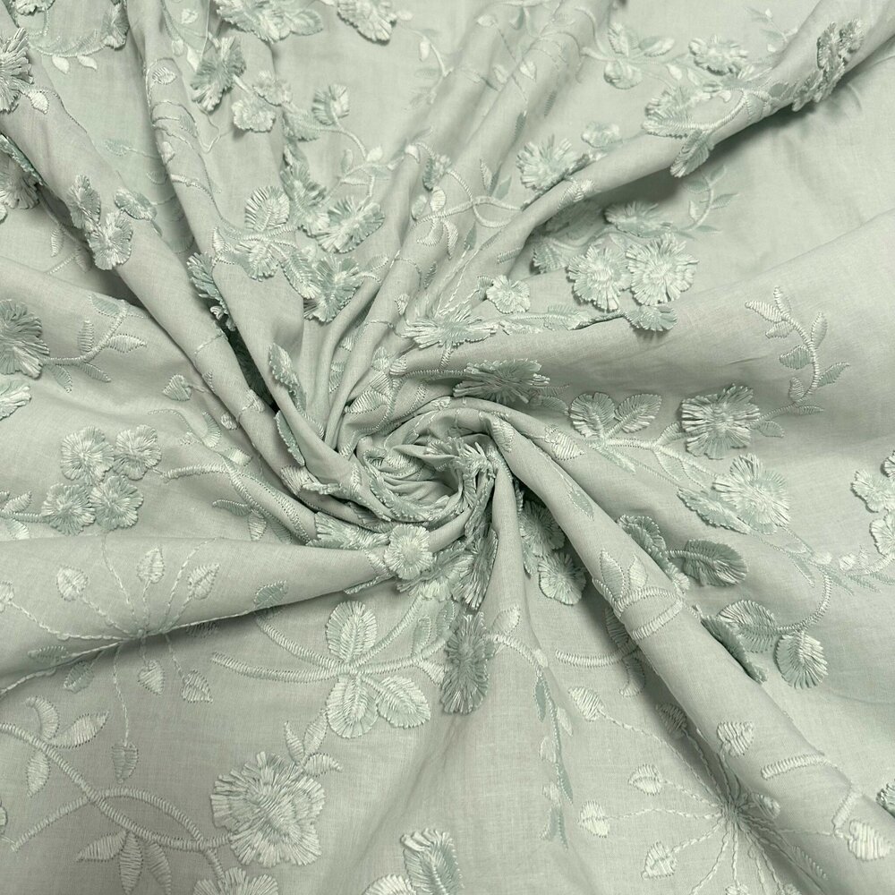 COUPON VJ - Batiste de coton brodée 4516 - vert poudré 100 x 140 cm