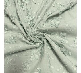 VJ-COUPON– Baumwollbatist, bestickt, 4516 – Pudergrün, 100 x 140 cm
