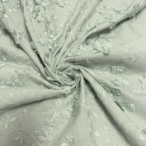 VJ-COUPON– Baumwollbatist, bestickt, 4516 – Pudergrün, 100 x 140 cm VJ-COUPON– Baumwollbatist, bestickt, 4516 – Pudergrün, 100 x 140 cm