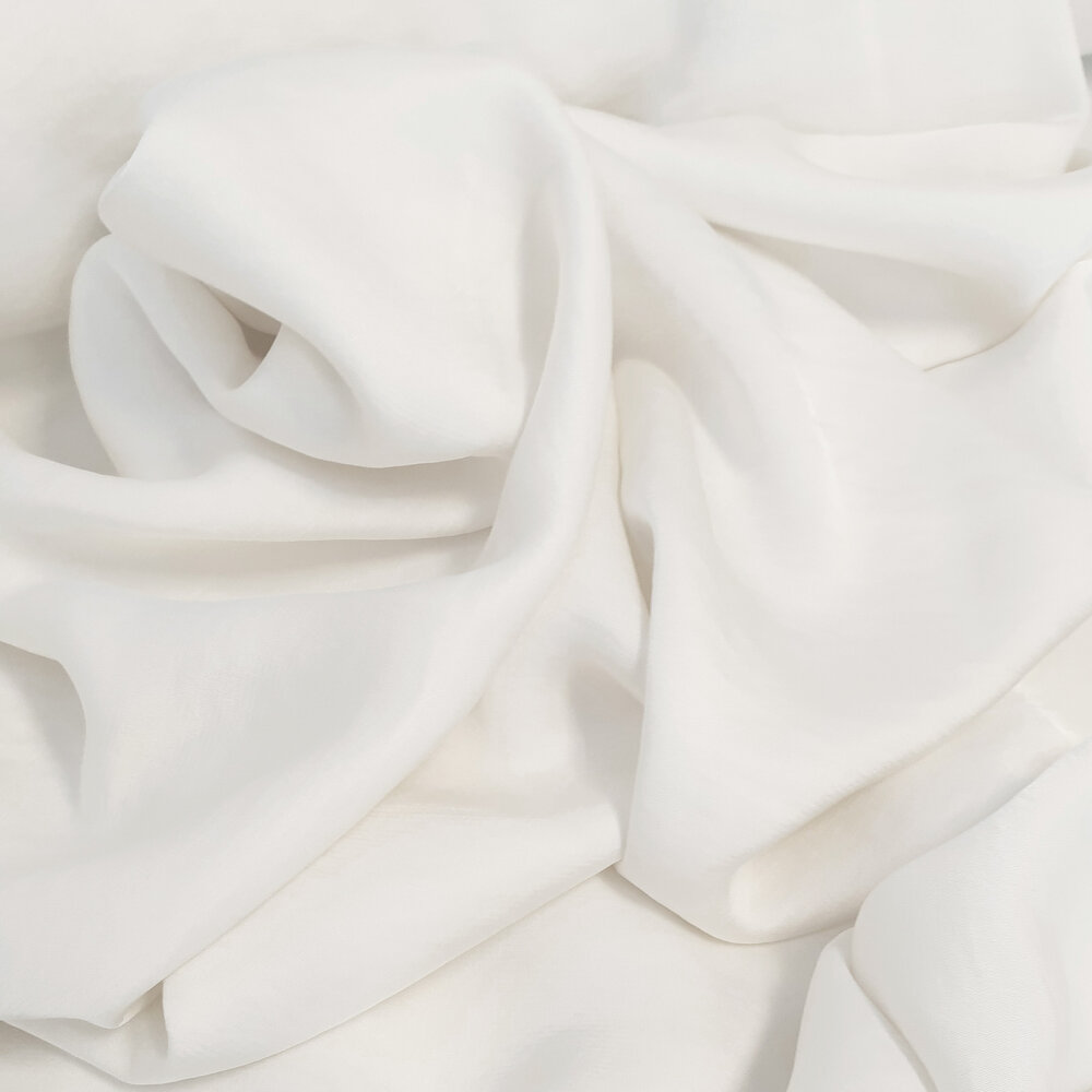 Satin extensible soyeux SI19 - blanc cassé Satin extensible soyeux SI19 - blanc cassé