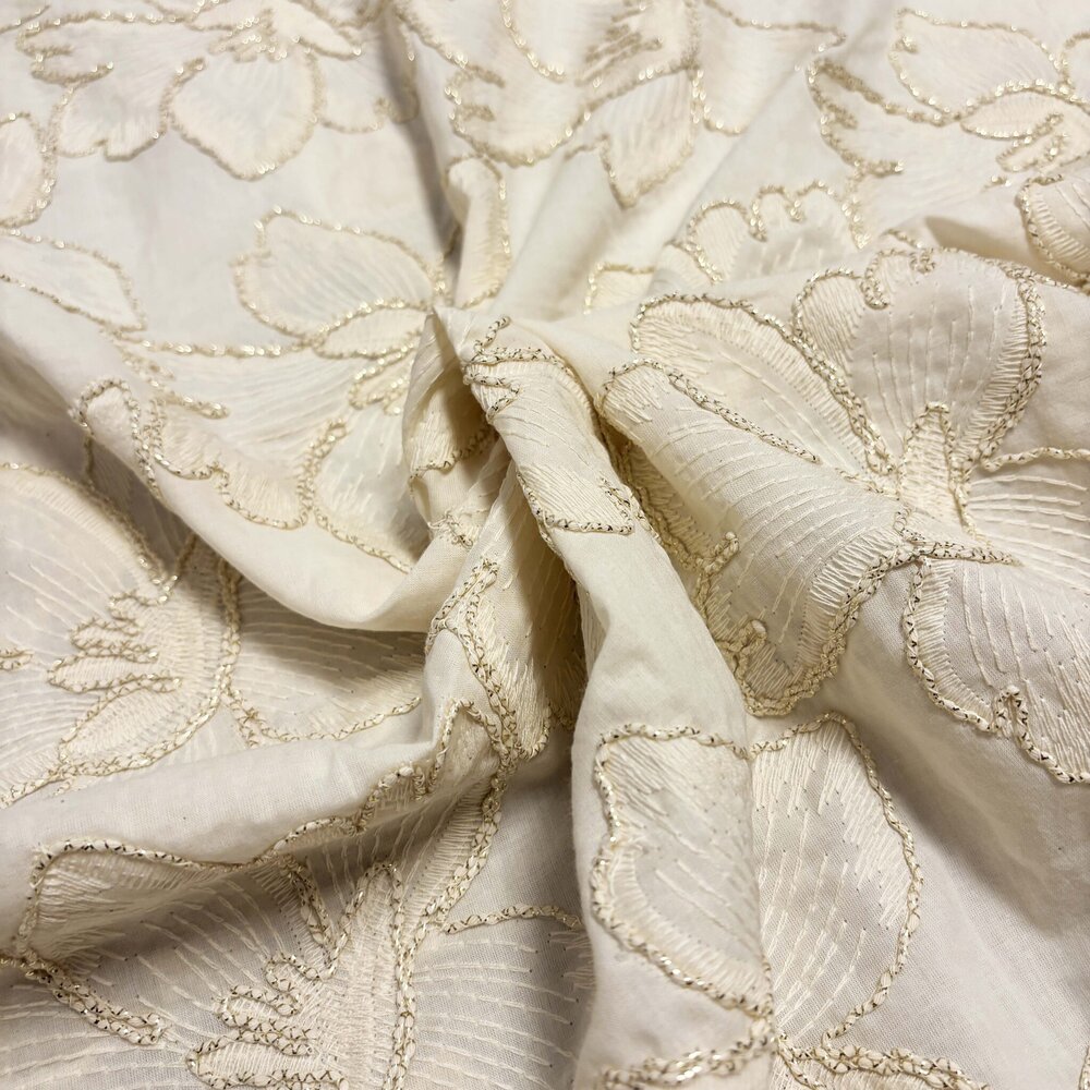 COUPON VJ - Batiste de coton brodée crème 5486 80 x 150 cm COUPON VJ - Batiste de coton brodée crème 5486 80 x 150 cm